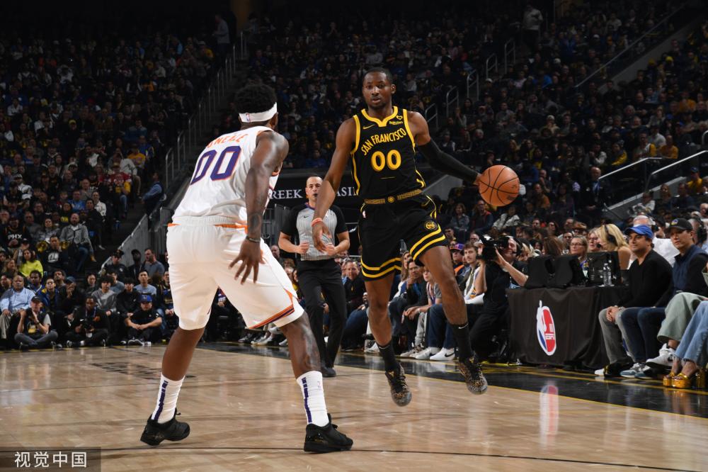 前显得无所 前显得无所